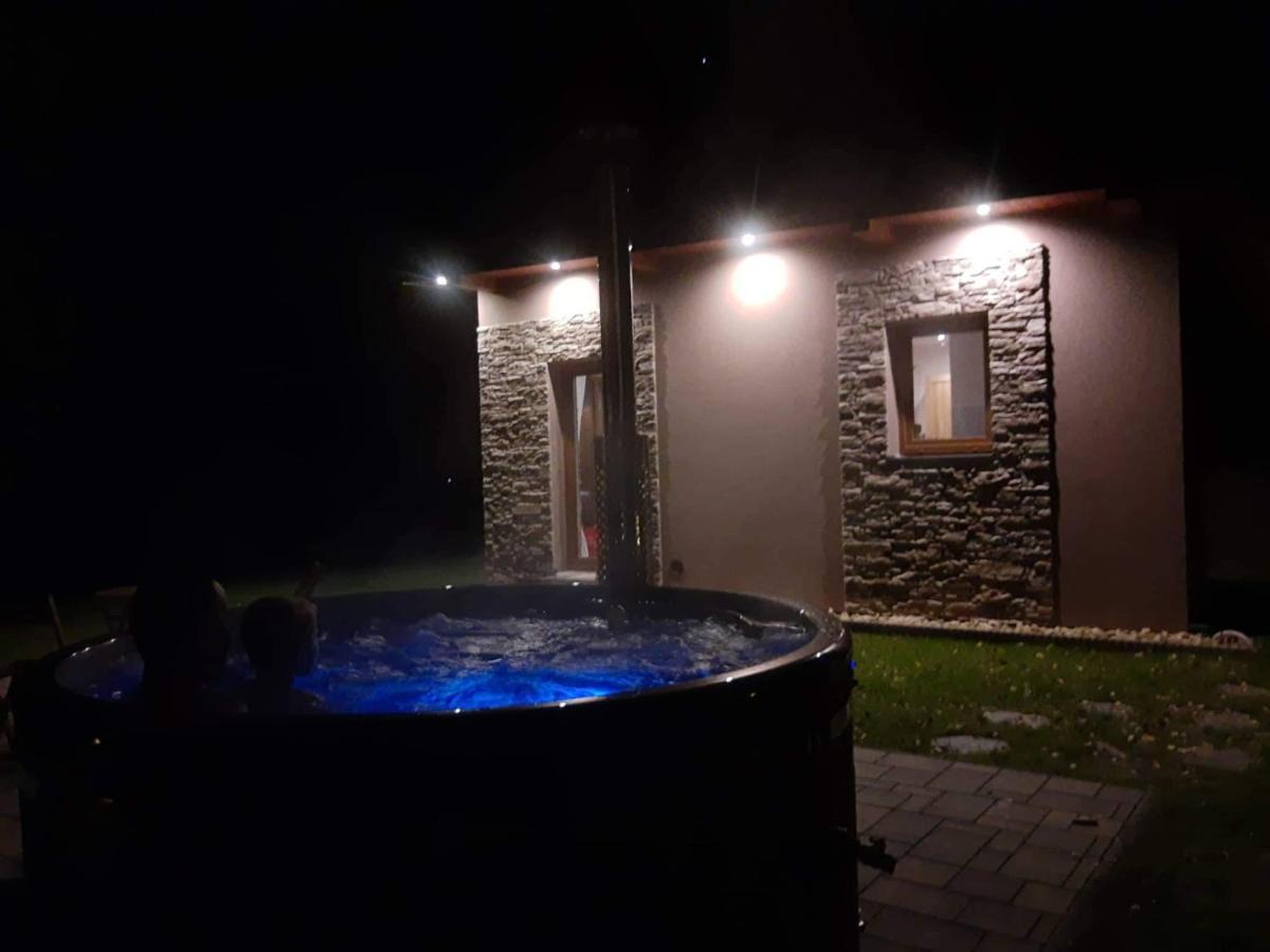 Appartement Glamping Vyhlidka à Chvalec Extérieur photo